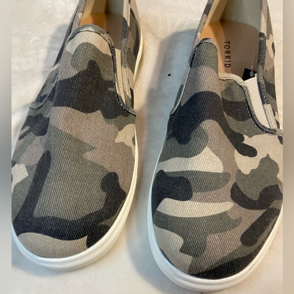 NWT Torrid Camo Slip On shoes women’s size 10 - Picture 6 of 6